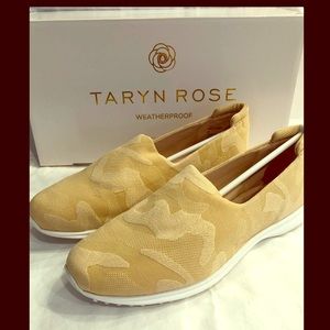 NWT Taryn Rose Sneakers Size 8